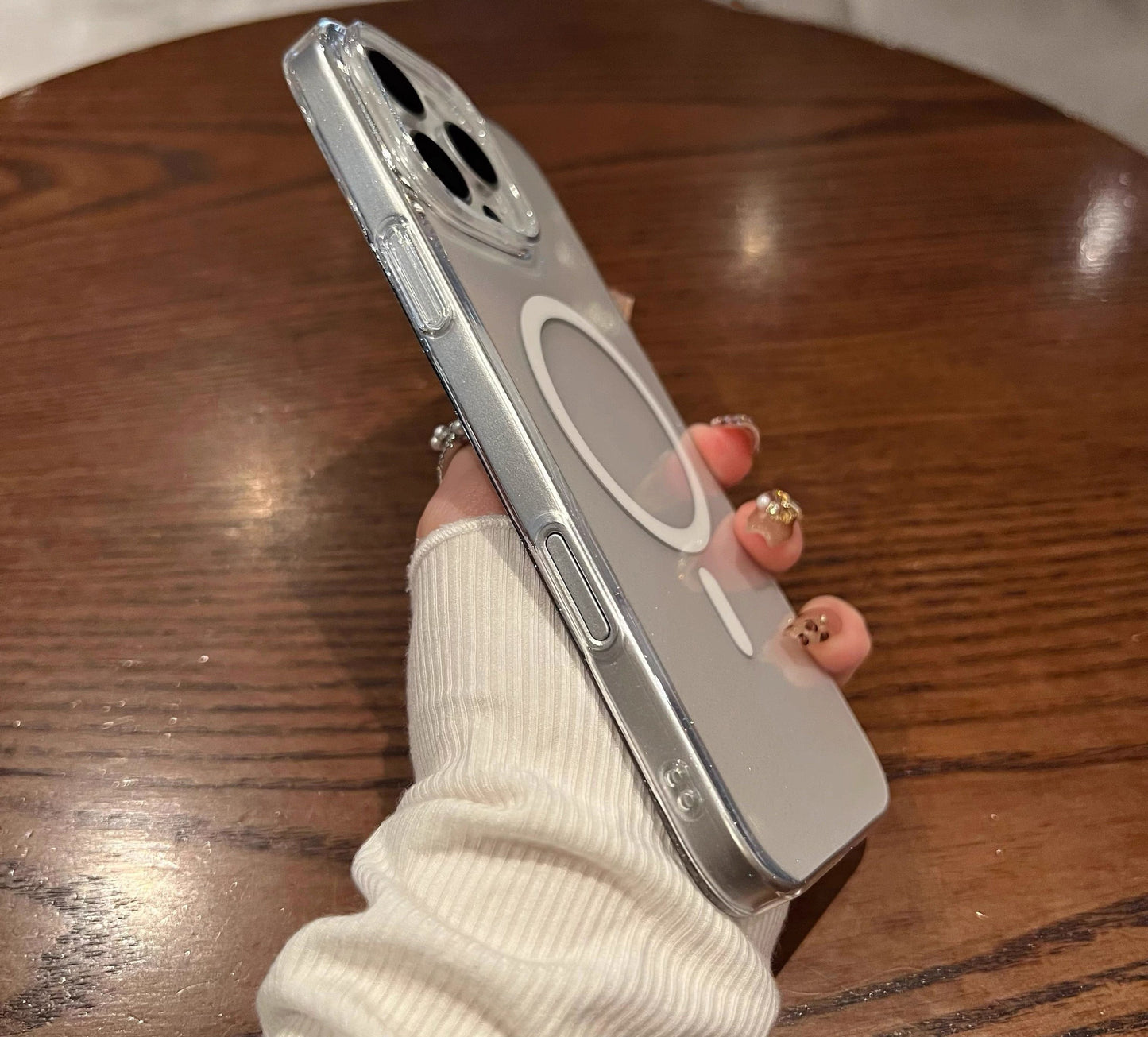 Simli Şeffaf MagSafe Uyumlu Sert Telefon Kılıfı – İnce ve Işıltılı Tasarım