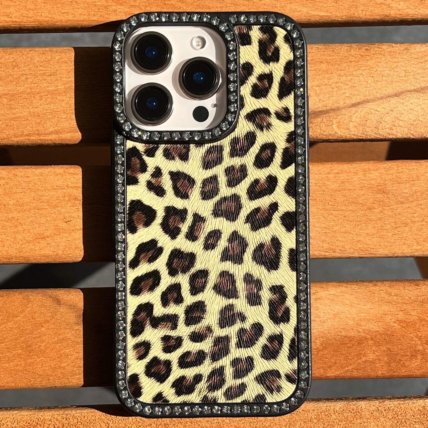Yanları Taşlı, Leopar Desenli Silikon Koruyucu Kılıf
