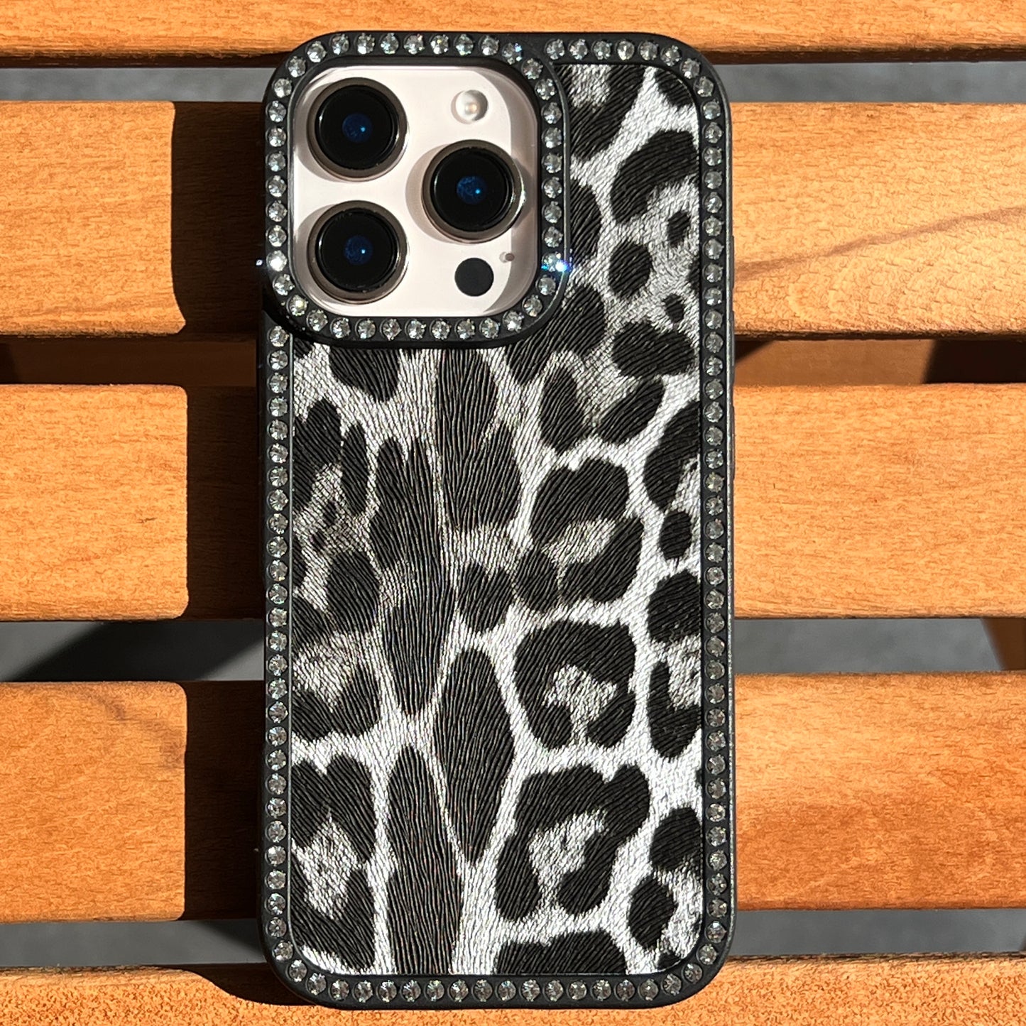Yanları Taşlı, Leopar Desenli Silikon Koruyucu Kılıf