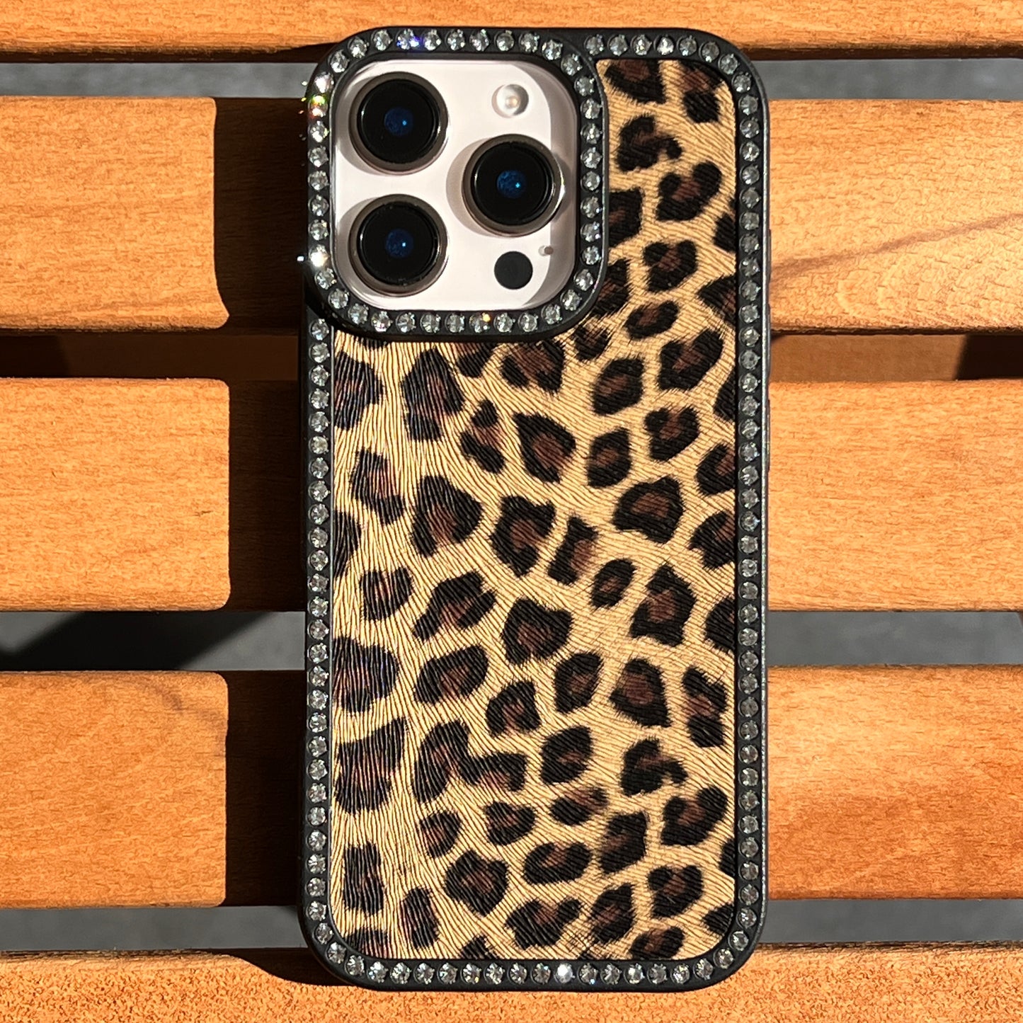 Yanları Taşlı, Leopar Desenli Silikon Koruyucu Kılıf