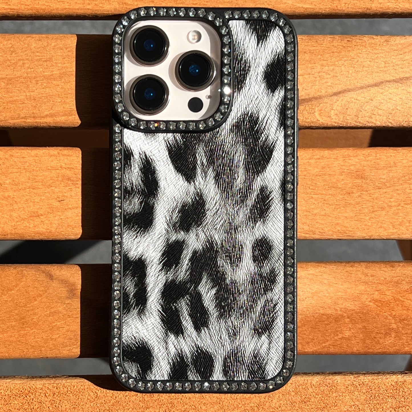 Yanları Taşlı, Leopar Desenli Silikon Koruyucu Kılıf