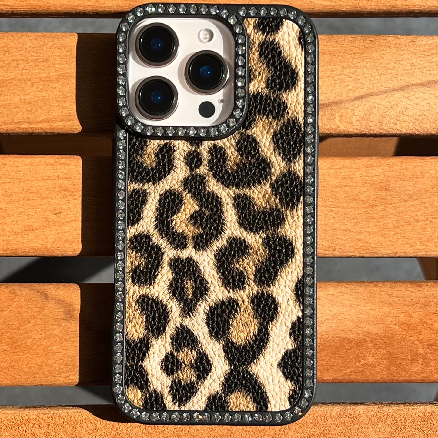 Yanları Taşlı, Leopar Desenli Silikon Koruyucu Kılıf